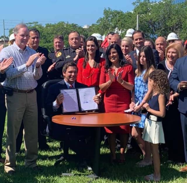 Govonor Ron Desantis signs Don't Text and Drive Bill